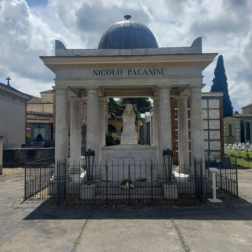 Могила Никколо Паганини в Парме, Италия.