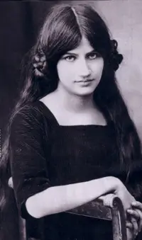 Portrait photograph of Jeanne Hébuterne