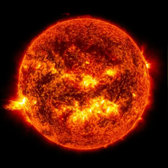 NASA-ს მიერ გადაღებული მზის გამოსახულება, რომელიც აჩვენებს მზის ზედაპირს და აქტიურ მაგნიტურ პროცესებს