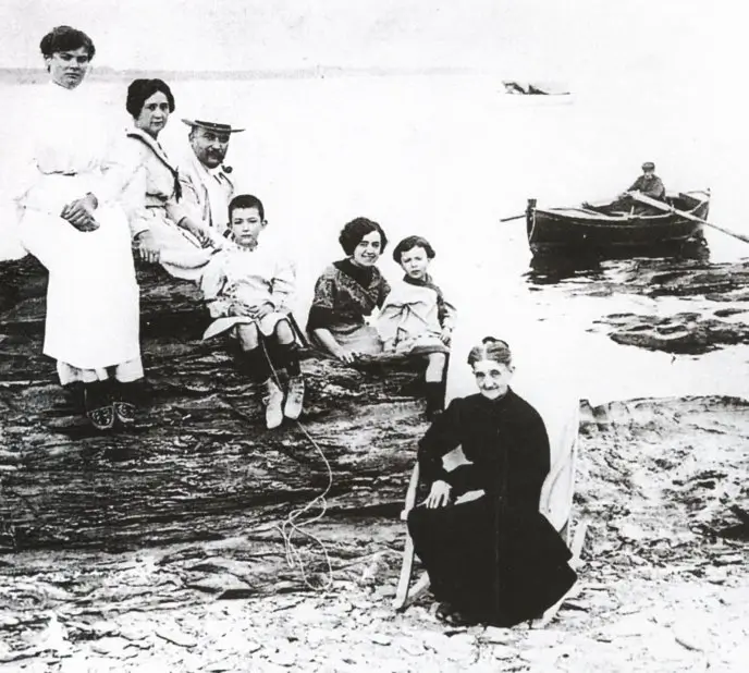 Семья Дали, около 1910 года