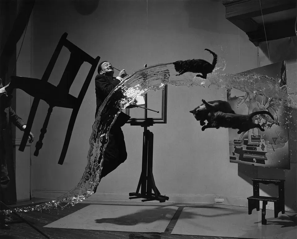 Сальвадор Дали в воздухе, «Dali Atomicus», 1948