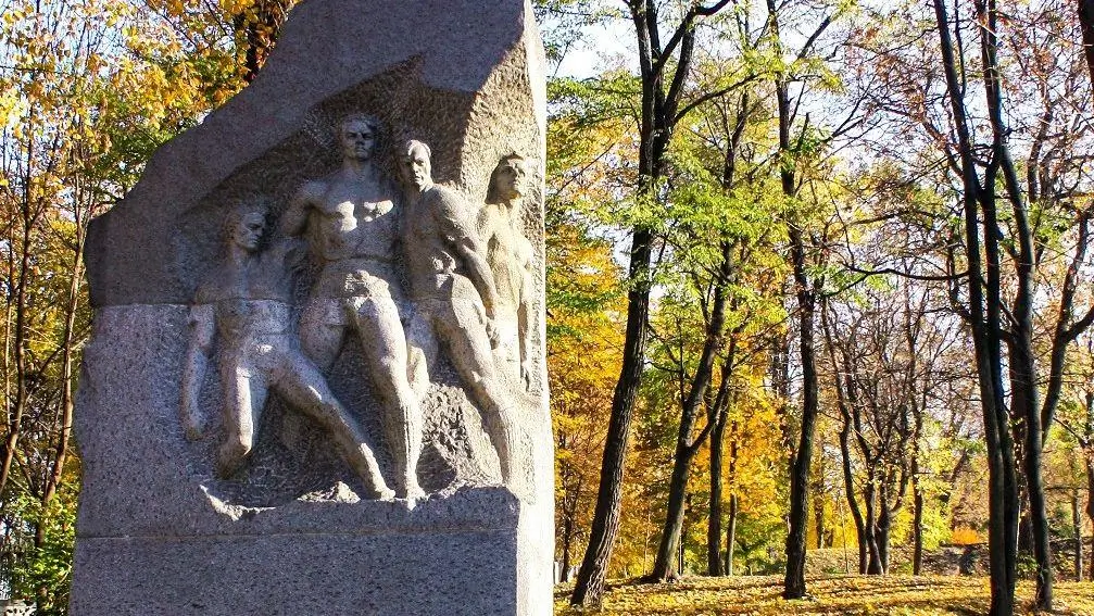 Мемориал футболистам «Матча смерти» в Киеве.